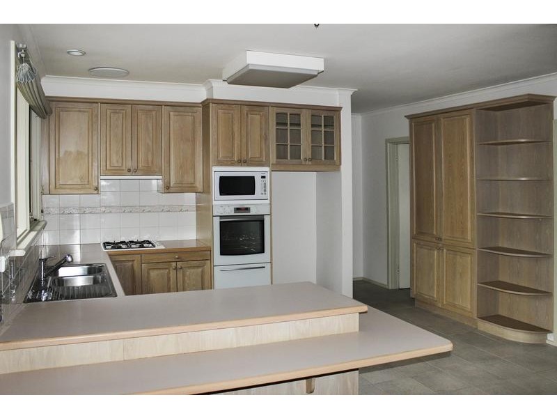 16 Tracey Drive, Vermont South VIC 3133