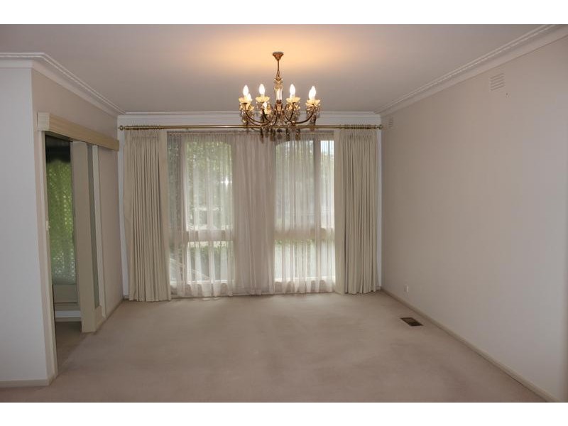 16 Tracey Drive, Vermont South VIC 3133