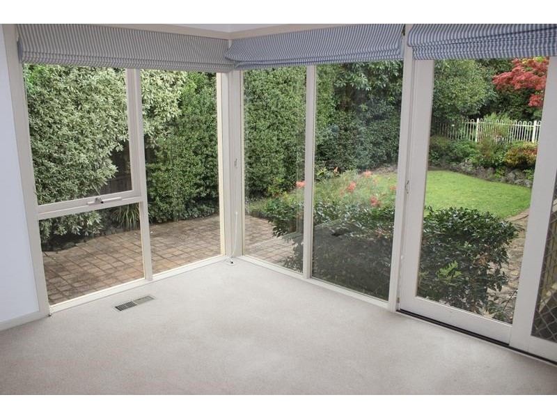 16 Tracey Drive, Vermont South VIC 3133