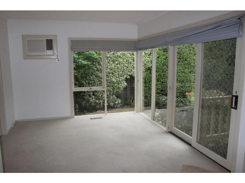 16 Tracey Drive, Vermont South VIC 3133