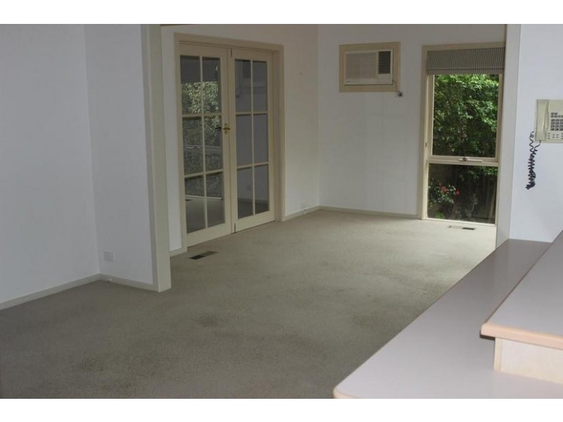 16 Tracey Drive, Vermont South VIC 3133