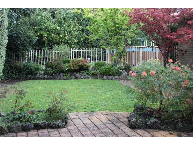 16 Tracey Drive, Vermont South VIC 3133