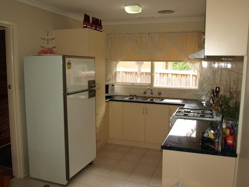 1/4 Melton Grove, Croydon VIC 3136