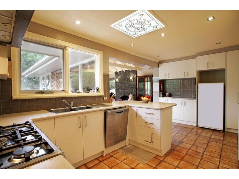 2 Moss Court, Croydon North VIC 3136