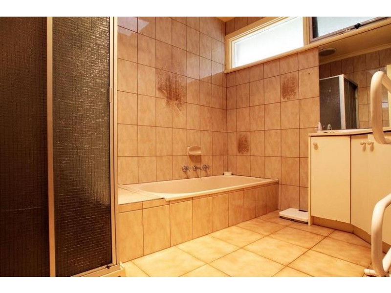 2 Moss Court, Croydon North VIC 3136