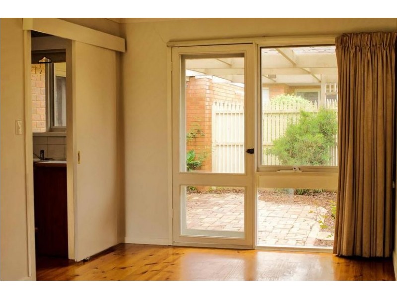 1/10 Victoria Street, Ringwood East VIC 3135