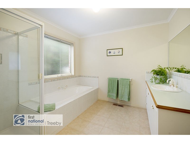 2 Wattle Tree Lane, Croydon North VIC 3136