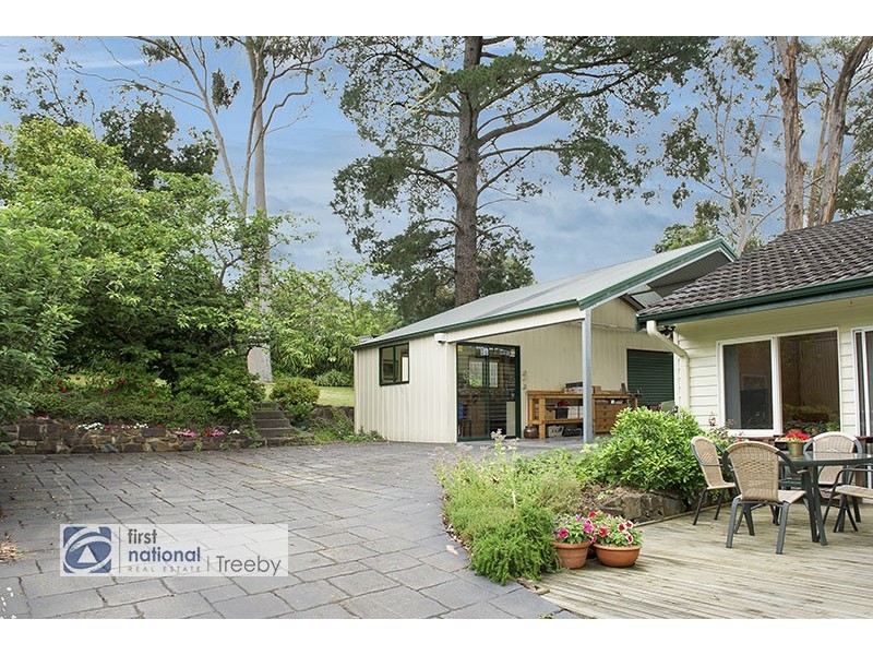 16 Mariana Avenue, Croydon South VIC 3136