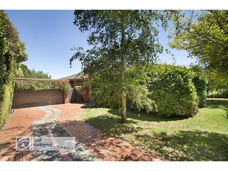 33 Savanna Drive, Mooroolbark VIC 3138