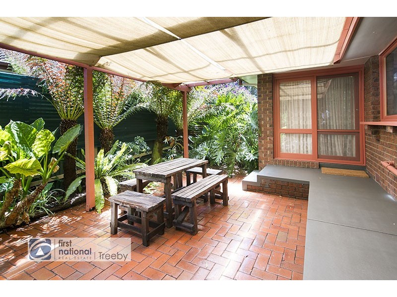 33 Savanna Drive, Mooroolbark VIC 3138