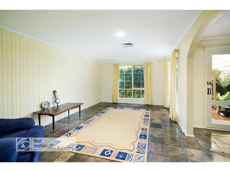 33 Savanna Drive, Mooroolbark VIC 3138