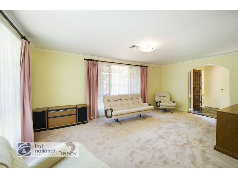 33 Savanna Drive, Mooroolbark VIC 3138