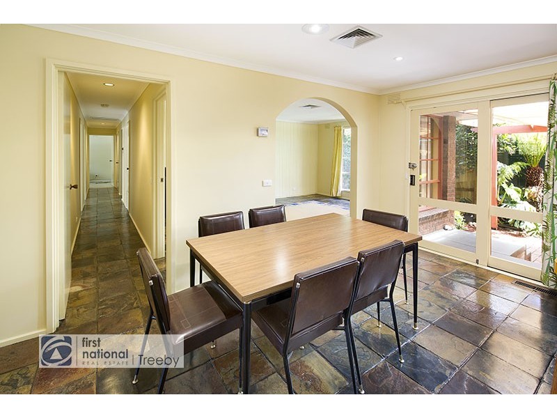 33 Savanna Drive, Mooroolbark VIC 3138