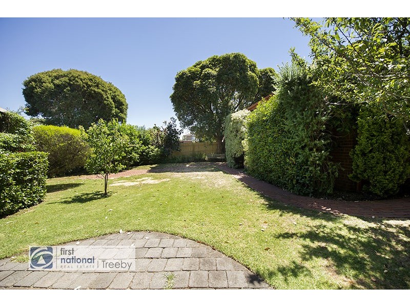 33 Savanna Drive, Mooroolbark VIC 3138