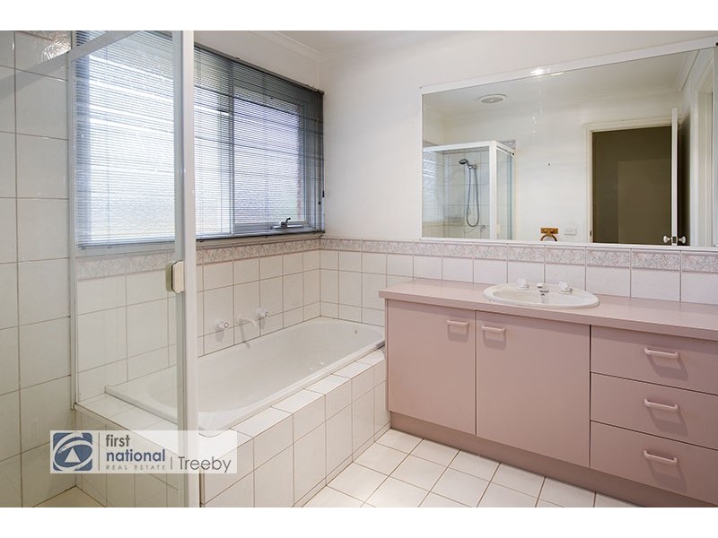 2/15 Beaufort Road, Croydon VIC 3136