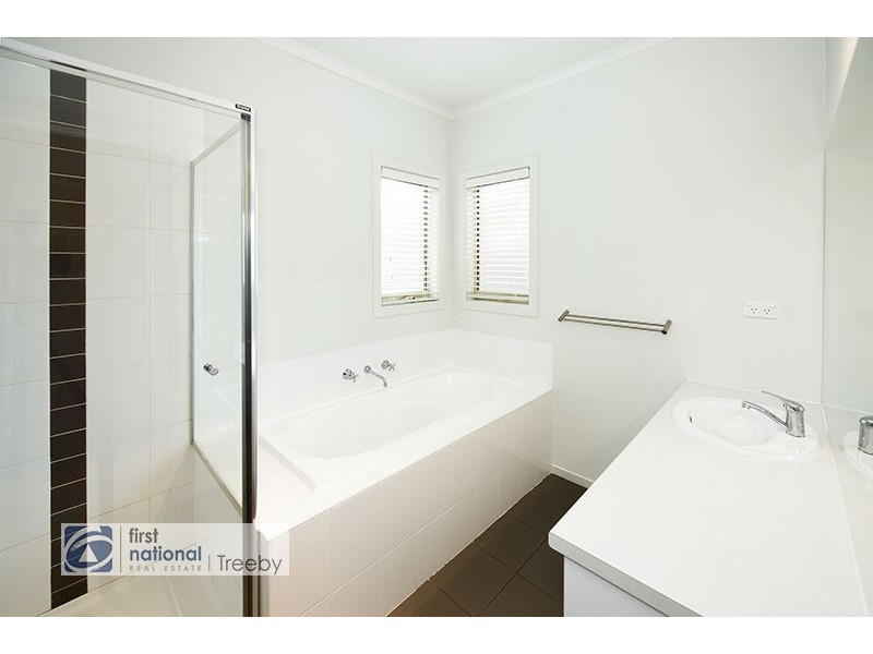 12A Bridges Avenue, Mooroolbark VIC 3138