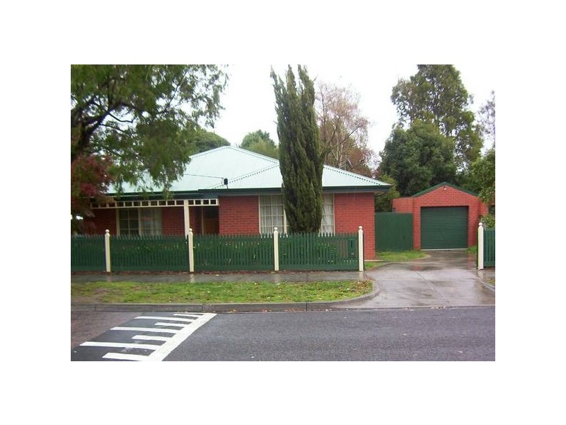 13 Midhurst ROAD, Croydon VIC 3136