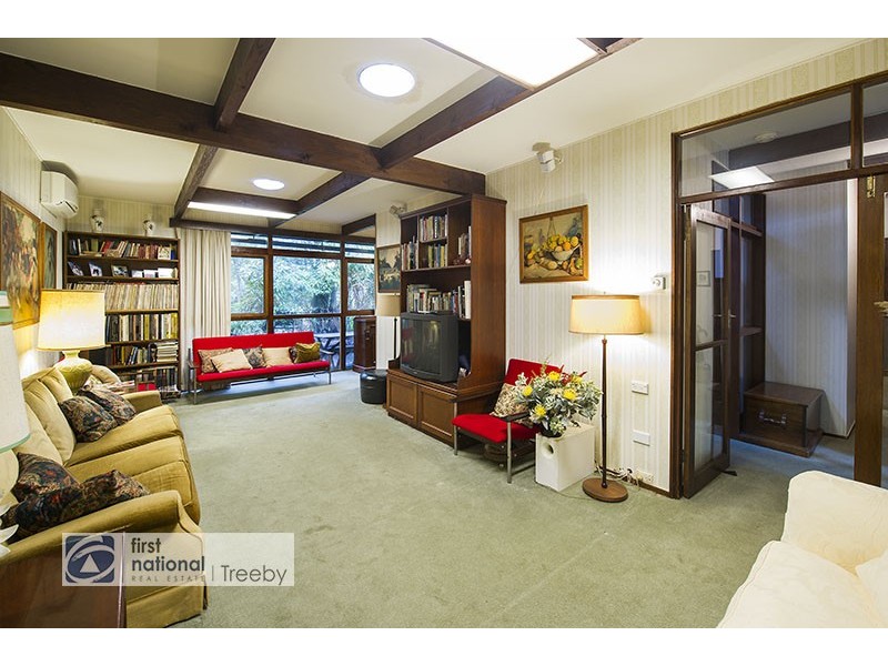 20 Pine Crescent, Ringwood North VIC 3134