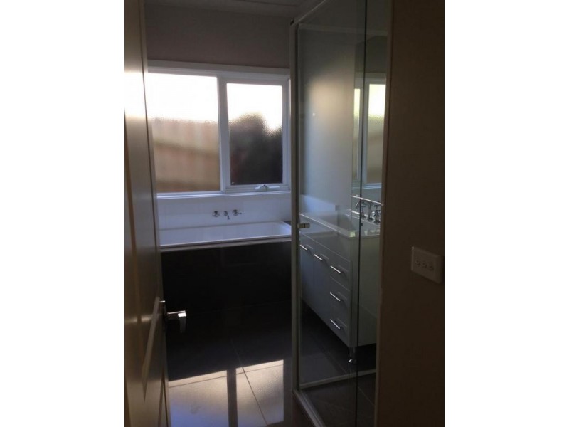 1/4 Maidstone St, Ringwood VIC 3134