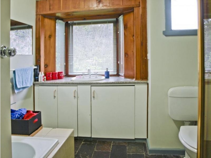 148 Eastfield Road, Croydon South VIC 3136