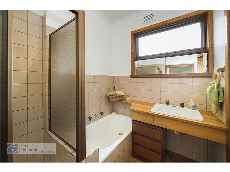 1 Felix Crescent, Ringwood North VIC 3134