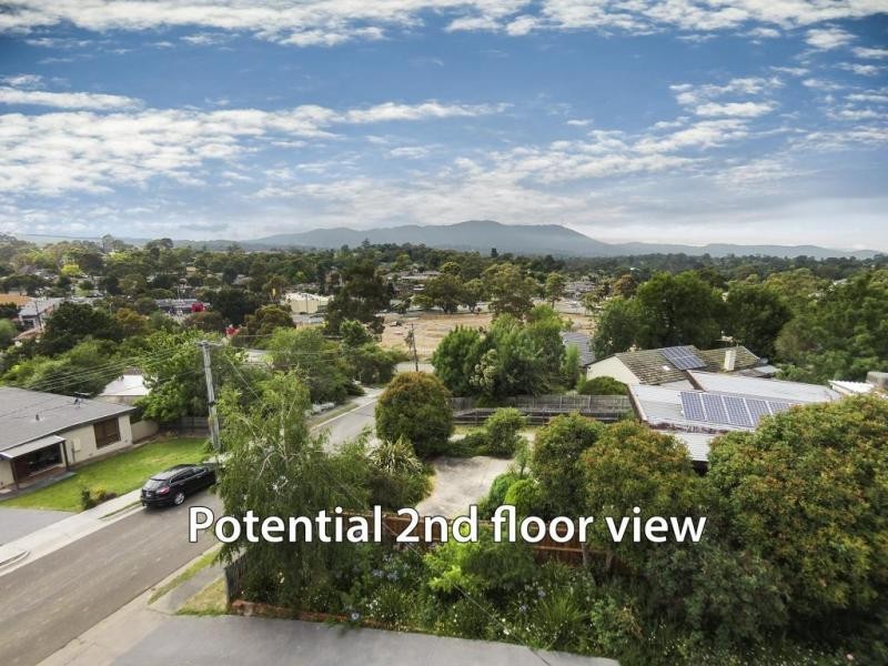 13 Central Avenue, Mooroolbark VIC 3138