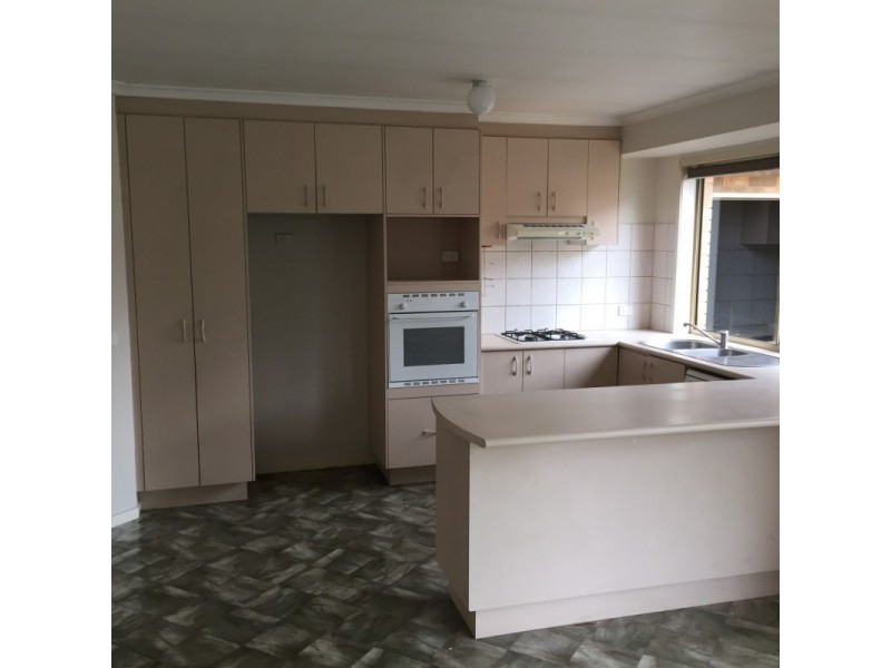 28 Ramble Crescent, Croydon VIC 3136