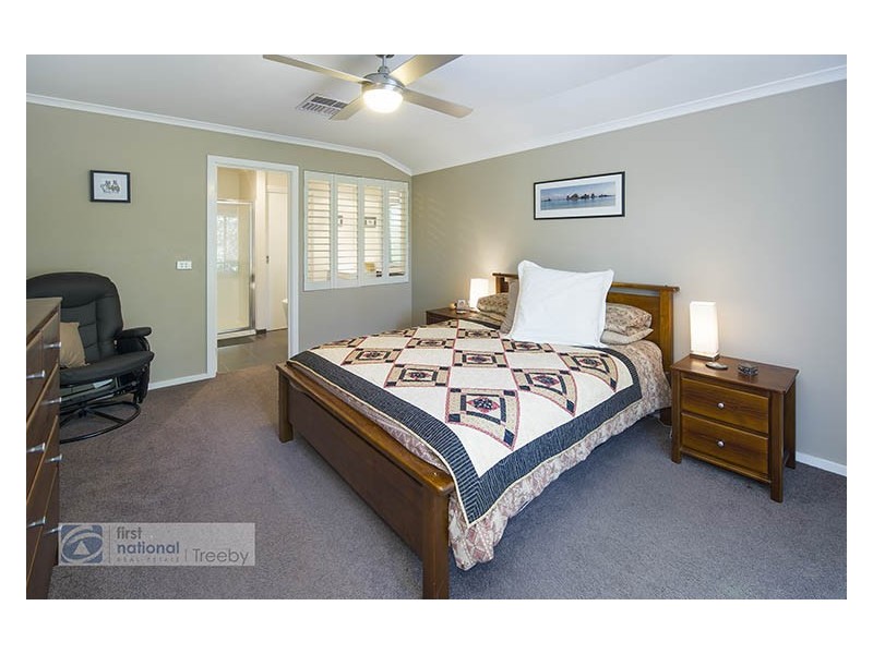 43 Angelica Crescent, Croydon Hills VIC 3136