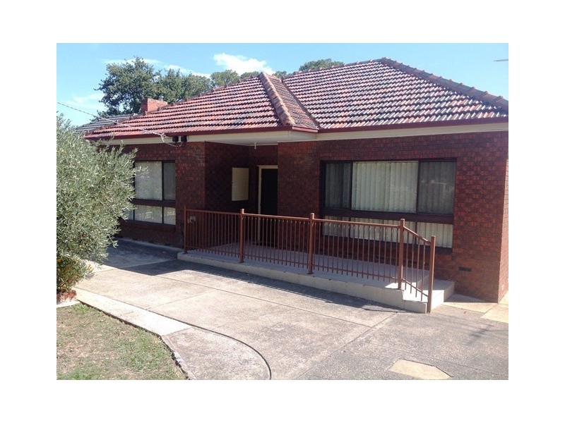 1/8 Maidstone St, Ringwood VIC 3134