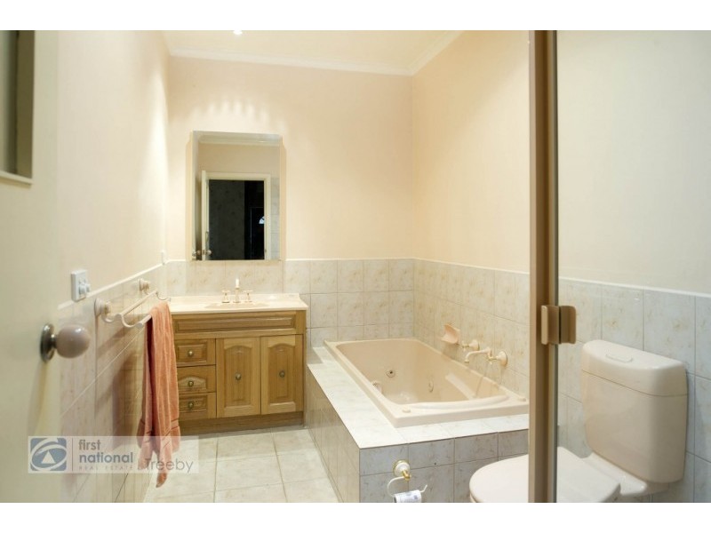 16 Ricky Court, Mooroolbark VIC 3138