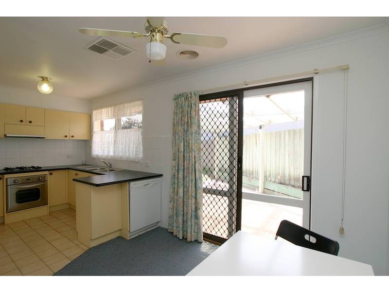 16 Eskdale Drive, Croydon Hills VIC 3136