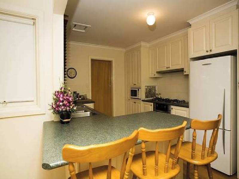 6 Boronia Avenue, Croydon South VIC 3136