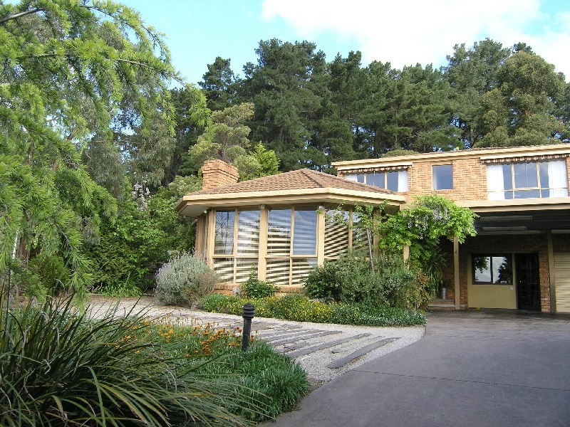 4 Oakleaf Court, Ringwood North VIC 3134