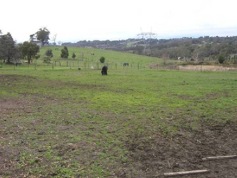 100 Brysons Road, Warranwood VIC 3134