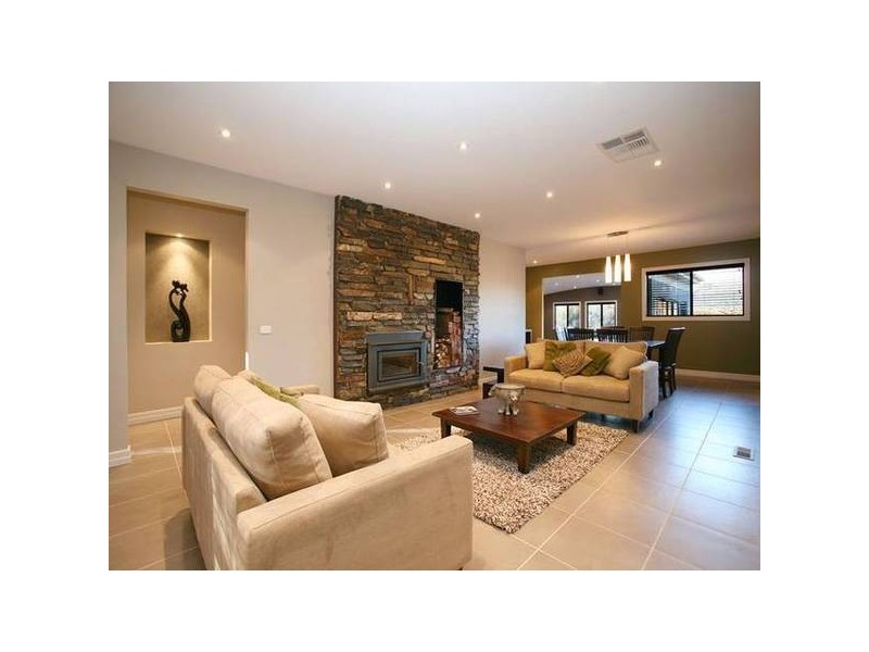 Alice Street, Croydon North VIC 3136