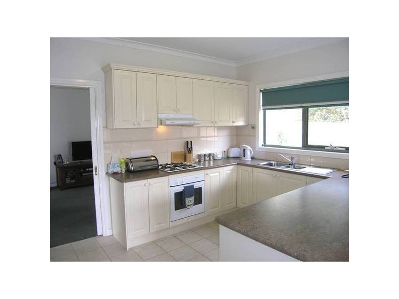 Ireland Street, Ringwood VIC 3134