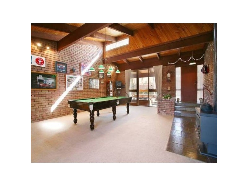 4 Landau Drive, Warranwood VIC 3134