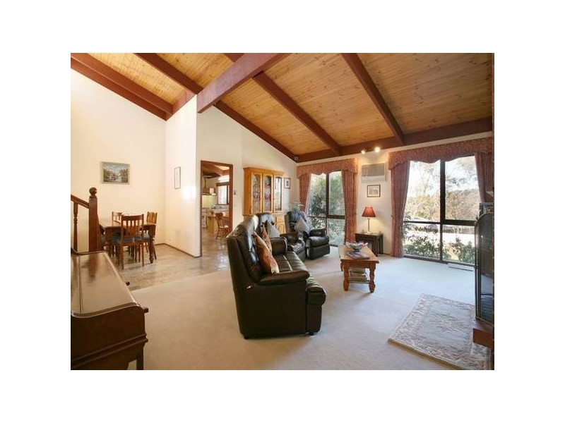 4 Landau Drive, Warranwood VIC 3134