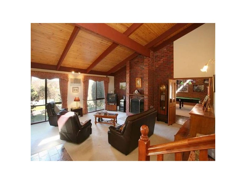 4 Landau Drive, Warranwood VIC 3134