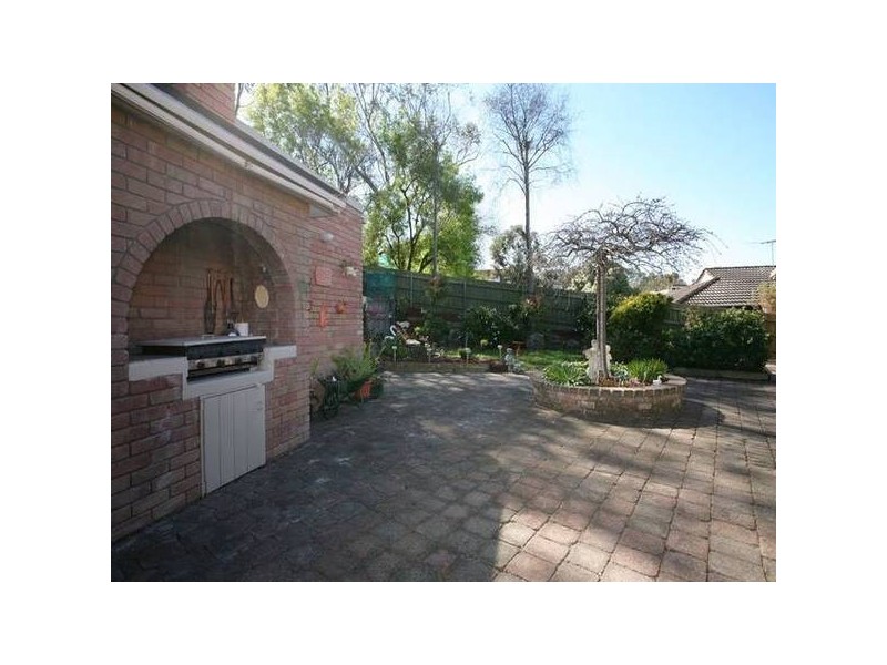 4 Landau Drive, Warranwood VIC 3134