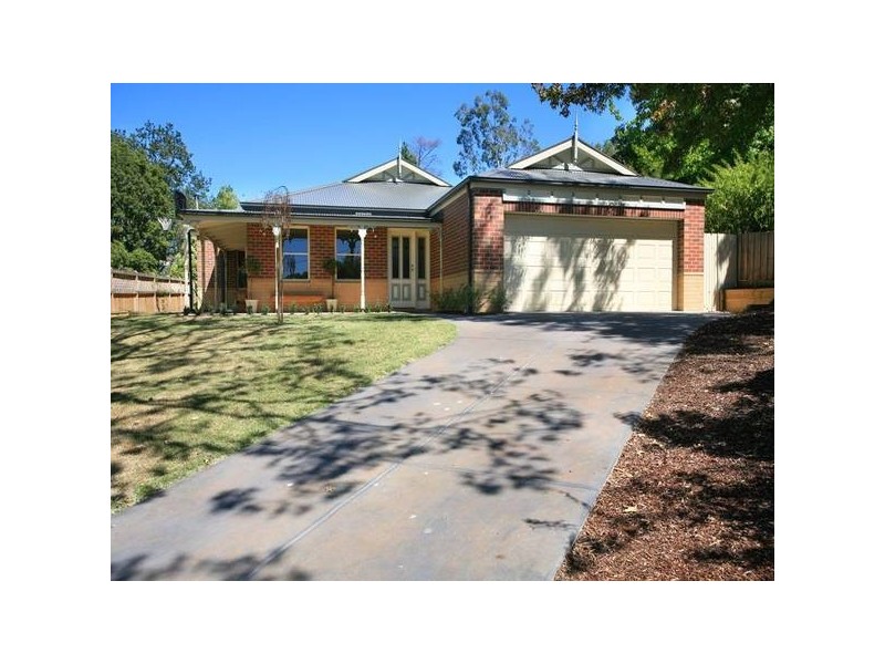 11 Ellesmere Avenue, Croydon VIC 3136