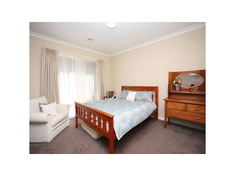 11 Ellesmere Avenue, Croydon VIC 3136