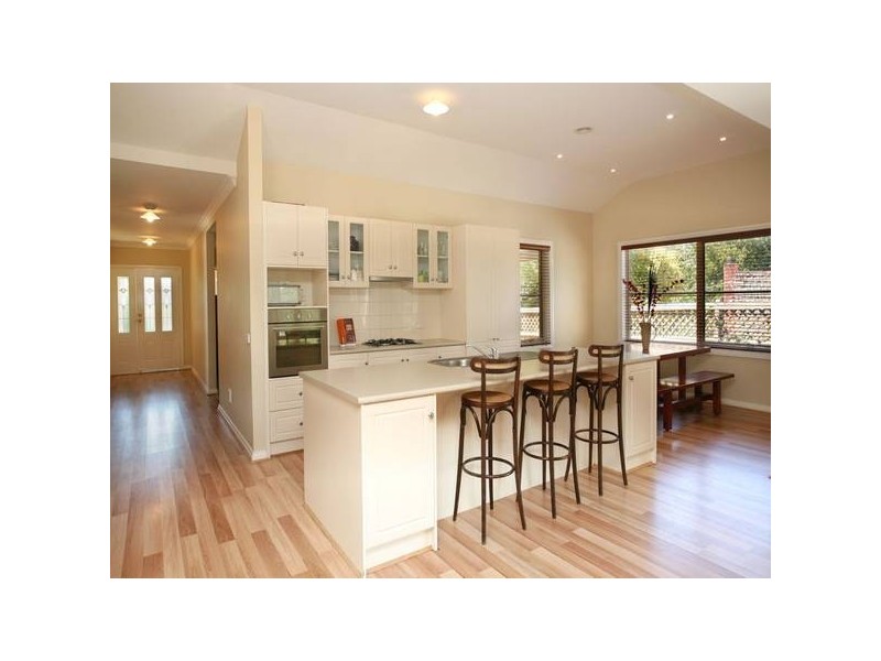 11 Ellesmere Avenue, Croydon VIC 3136