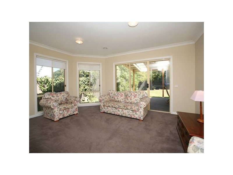 11 Ellesmere Avenue, Croydon VIC 3136