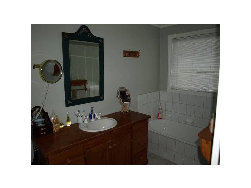 2a/11 Old Lilydale Road, Ringwood East VIC 3135