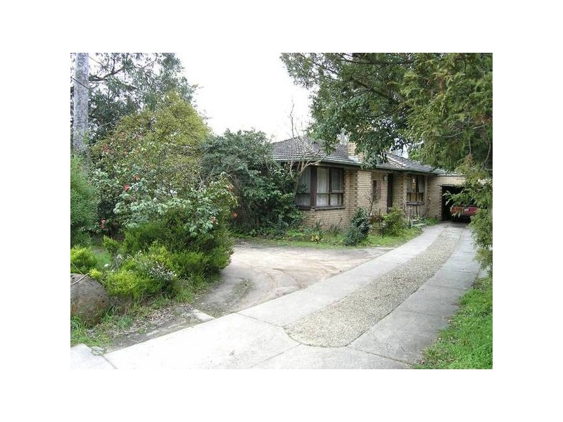 8 Oban Road, Ringwood North VIC 3134