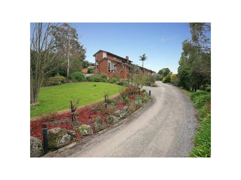 8 Handscombe Court, Croydon Hills VIC 3136