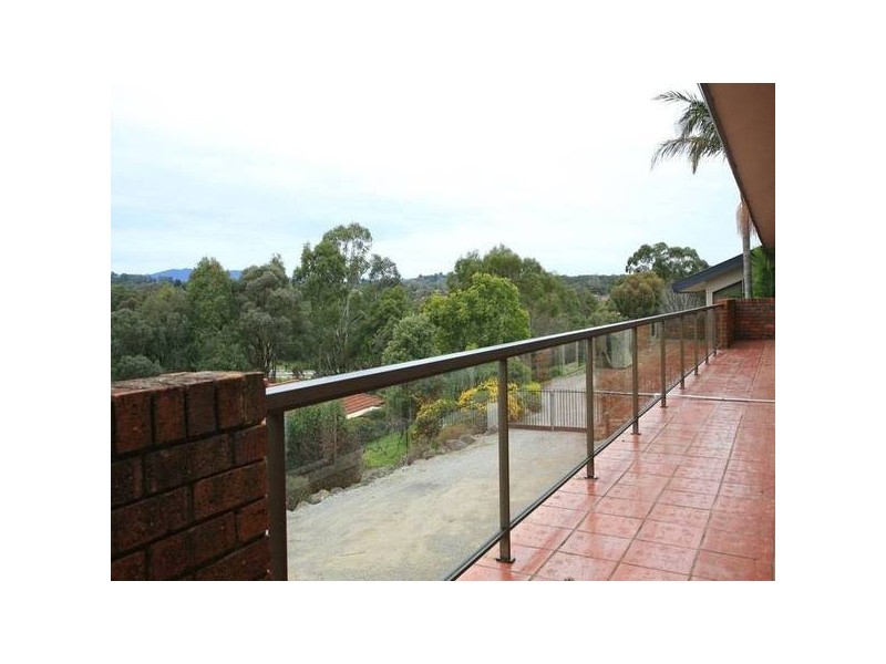 8 Handscombe Court, Croydon Hills VIC 3136