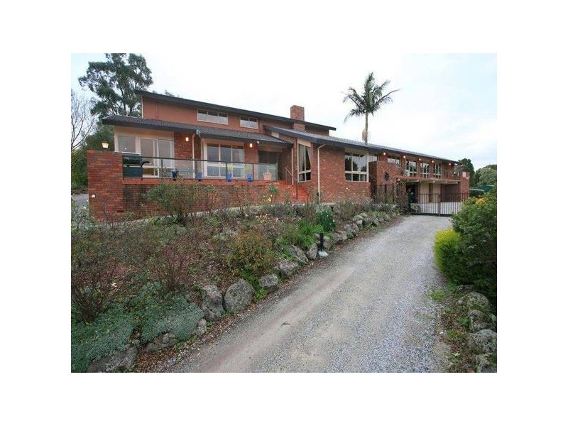 8 Handscombe Court, Croydon Hills VIC 3136