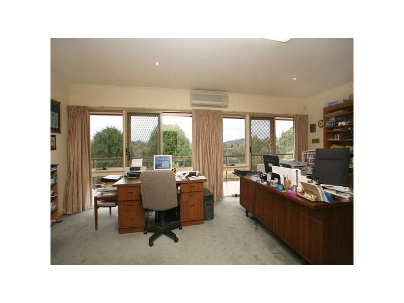 8 Handscombe Court, Croydon Hills VIC 3136